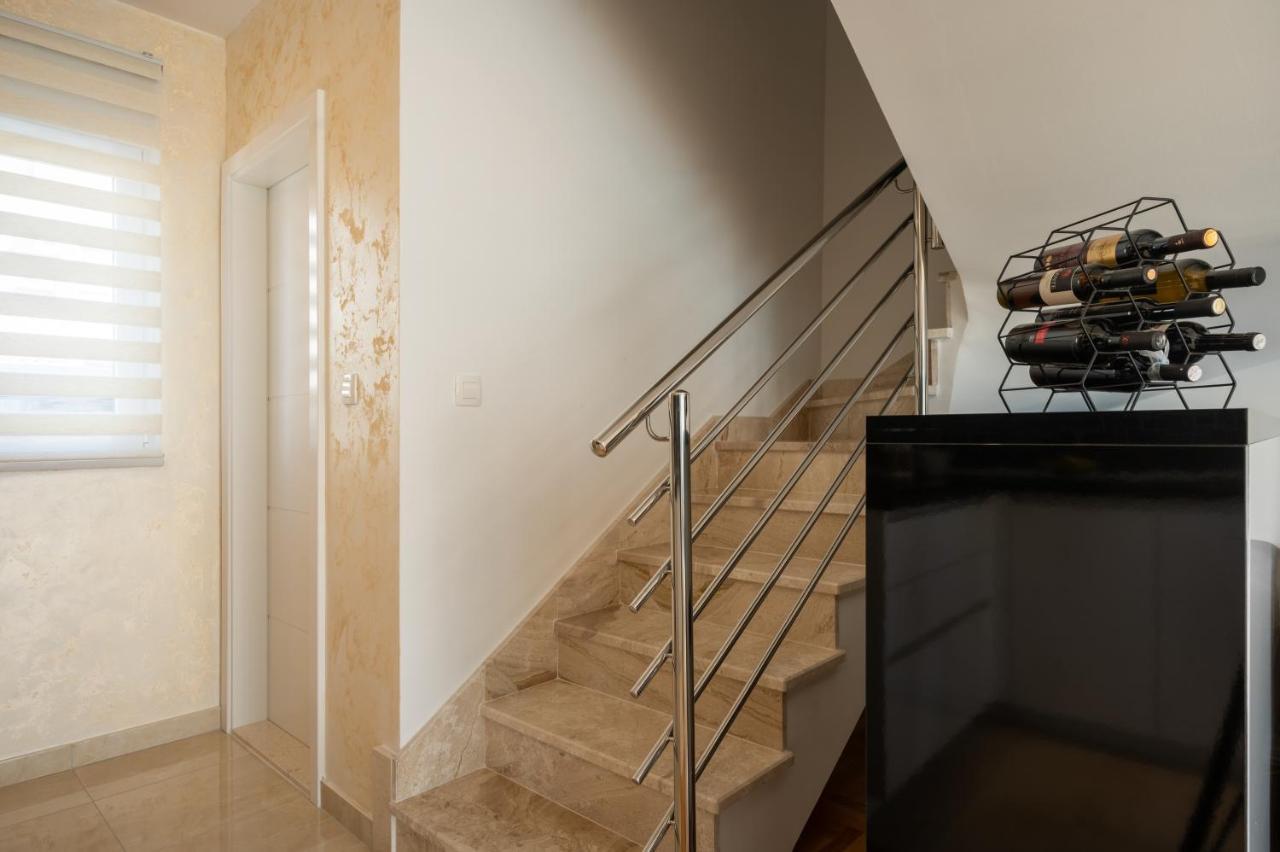 Apartment Tikvarin, Kastel Kambelovac Kaštela Esterno foto