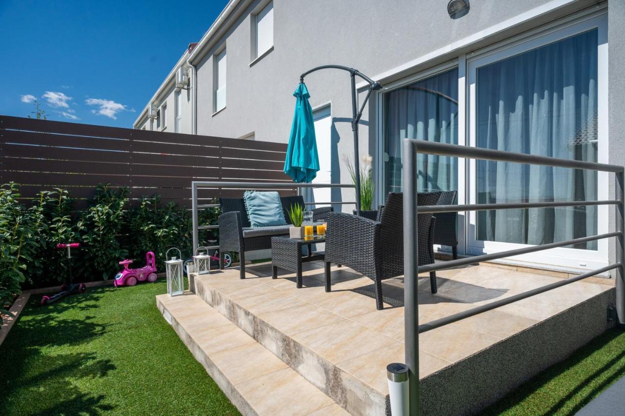 Apartment Tikvarin, Kastel Kambelovac Kaštela Esterno foto